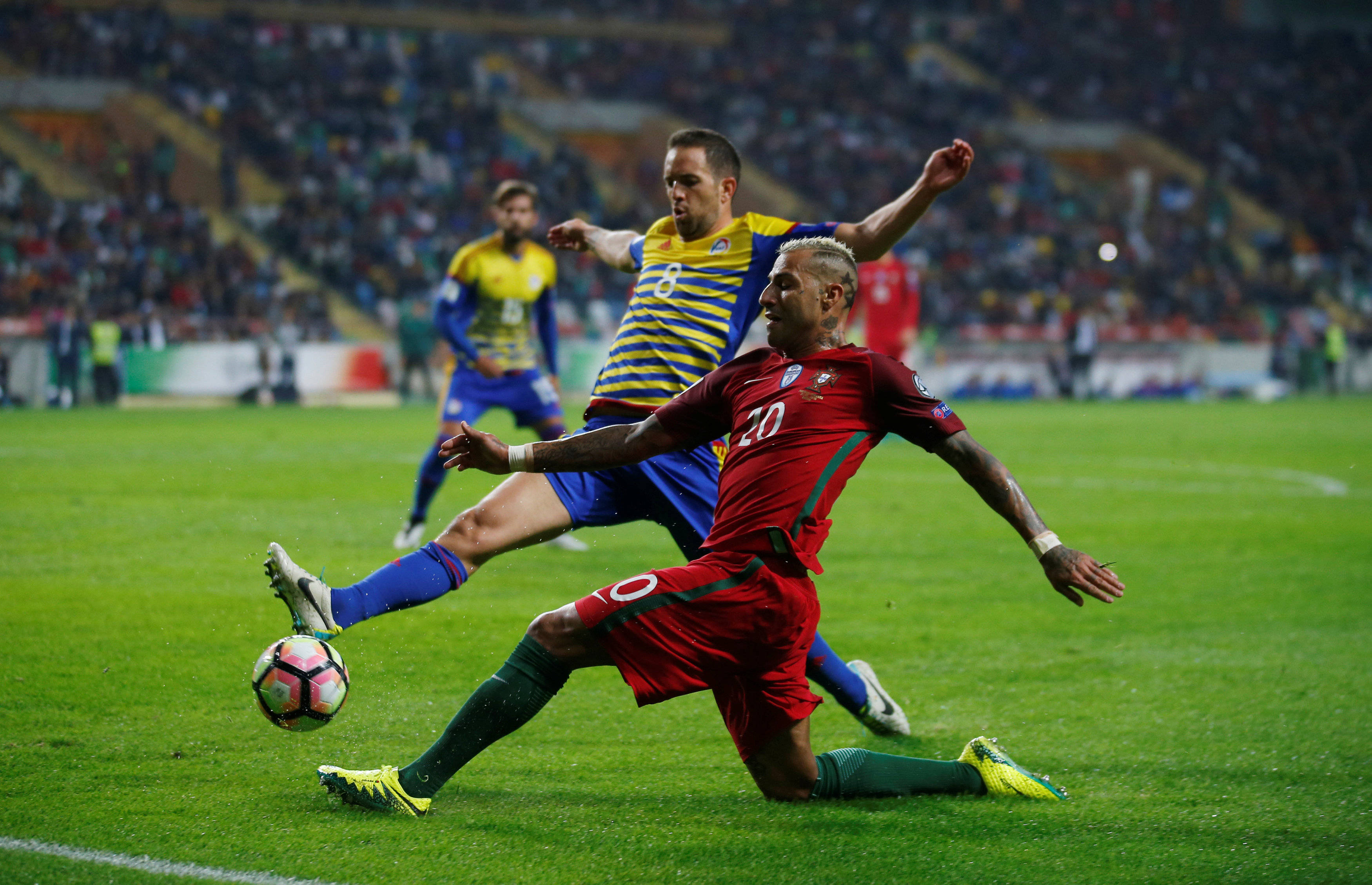 开云下载-豪门对决！欧洲杯上演世纪大战