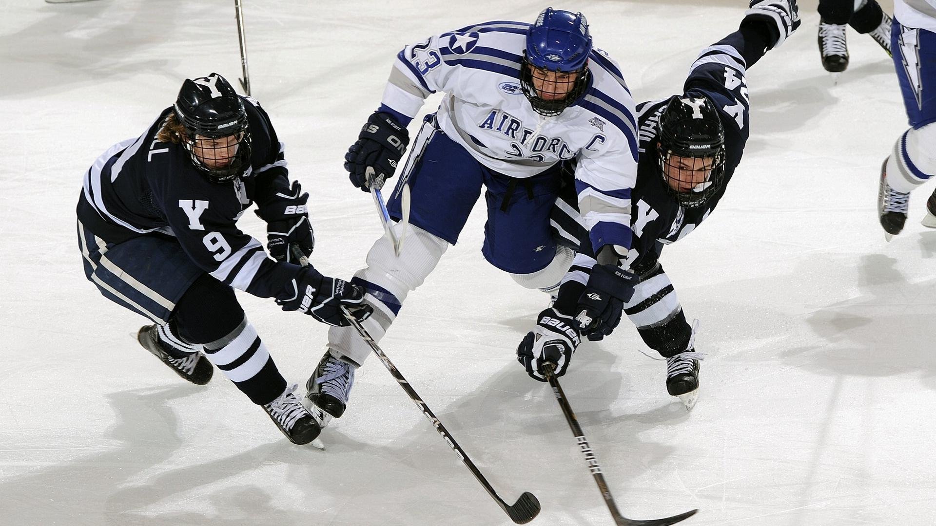 狂轰45+12+8！米切尔打疯了，纪录之夜北京队主场沦陷，这就是顶级球星的差距